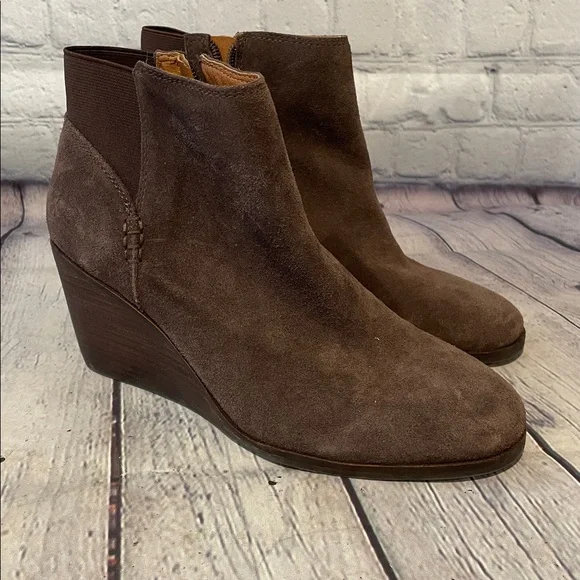 Lucky Brand Zorlina Brown Suede Ankle Booties Sz 6.5 - Picture 1 of 12